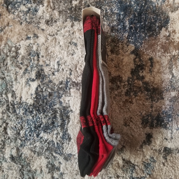 3 Pairs NBA Chicago Bulls No Show Socks Men's Shoe Size 6-12 Red Black Gray NWT - Picture 6 of 8